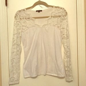 White laced sleeve top